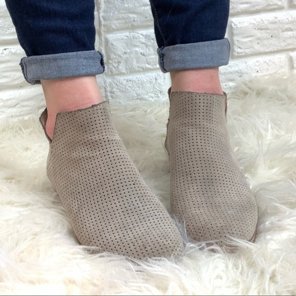 Dolce vita perforated suede booties - Picture 2 of 7
